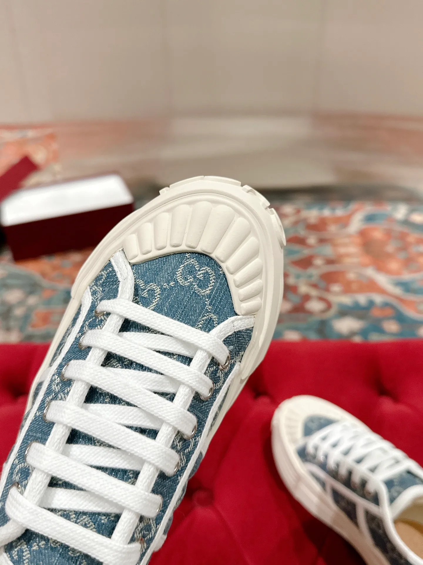 👟👟Ex-factory price 520👟👟 Women's models are new🆕 Arrival Gucci tennis 1977 classic Loft series canvas shoes... 2025 hot recommended model, G+1977×Disney cooperation series... GG canvas is made of finished products and incorporates brand elements. The retro style is rich, the classics and feelings are perfect for recall! Each color fabric developed by the original version is customized by the original version, and we pursue the ultimate in large-scale products! Market-level top version ⚠ Fabric: Customized GG cloth electric embroidery/5D washed distressed canvas Lining: Customized terry cloth lining (the feet are fitted and cannot be disassembled) Outsole: Original molded TPU two-color outsole Size: 35-40 (41 customized)